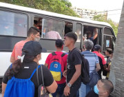 Pocas unidades en la vía por abastecimiento de combustible