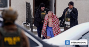 Agentes de ICE sacaron a hombre semidesnudo de su casa durante redada: era estadounidense