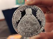 Presentan moneda del Bicentenario que destaca la cosmovisión andina