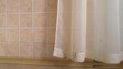 El truco casero para quitar los hongos de las cortinas de baño en minutos