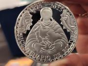 Diputado Zegarra y el artista Mamani Mamani presentaron la “Moneda del Bicentenario” para Potosí