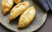 Empanadas de cebolla y queso: la clave para que no exploten