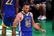 Stephen Curry sigue en la cima de camisetas vendidas
