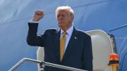 Tras salir rumbo a Davos, el avión de Trump debió volver a Estados Unidos por un problema menor