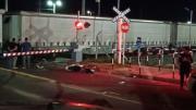 Murió un hombre atropellado por el tren en Florida cuando cruzaba la vía en moto con la barrera baja
