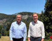 Rolando Figueroa y Diego Santilli en Villa La Angostura, minuto a minuto: ya están reunidos en la residencia El Messidor