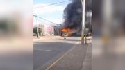 Gran operativo en Plottier: un colectivo municipal se prendió fuego y tuvieron que evacuar a los pasajeros