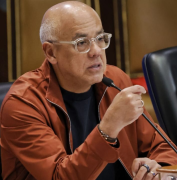 Jorge Rodríguez: Si baja el dólar los comercios deben bajar sus precios