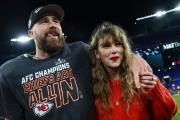 Taylor Swift y Travis Kelce frenan planes de boda