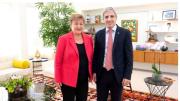 Luis Caputo se reunió con Kristalina Georgieva en Davos antes de la nueva revisión del FMI