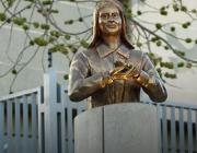 Inauguraron plaza Carmen Rendiles en Maracaibo