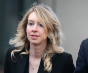 Elizabeth Holmes pide a Trump una liberación anticipada de la prisión después de un fraude