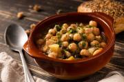 Garbanzos con espinacas: una preparación ideal para sustituir la proteína animal