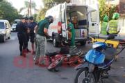 Cruzó Av. Belgrano en rojo y provocó un choque de motos: tres lesionados