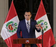 Presidente de Perú dice denuncia de cita con empresario chino busca obstruir elecciones