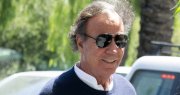 Julio Iglesias sacó a la luz mensajes de WhatsApp para desmentir las acusaciones de abuso sexual: qué dicen