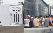 Hinchas de Alianza Lima invaden Matute tras denuncia contra Peña, Zambrano y Trauco