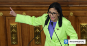 Delcy Rodríguez prometió a Trump cooperación una vez que cayera Maduro, según The Guardian