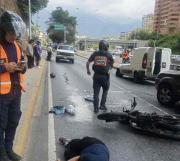 Accidente con motorizada en la autopista Prados del Este, Caracas