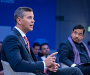 Santiago Peña firmó el acta fundacional de la Junta por la Paz impulsada por Trump