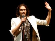 A Russell Brand, el ex esposo de la estrella pop Katy Perry, le dieron la libertad bajo fianza por cargos de delitos sexuales