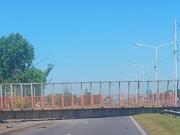 Cayó un puente peatonal en la autopista a Rosario: demoras y corte en el tránsito hacia el norte