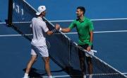 Djokovic y Sinner avanzan con paso firme en Melbourne; Wawrinka vive para luchar un día más