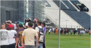 Video: la hinchada de Alianza Lima ingresó al estadio e intentó agredir a los futbolistas denunciados por abuso sexual