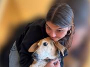 La encontraron muerta rodeada de perros dingos y ahora la autopsia reveló un dato escalofriante