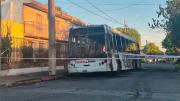 Incendio de un colectivo con pasajeros provocó tensión en un barrio de Córdoba