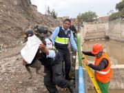 Serenazgo rescata a perrito atrapado en zona de alto riesgo en Arequipa