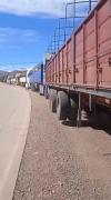 Bloqueo en Soboce por conflicto laboral con transportistas de Tarija (video)
