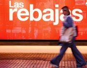 Comenzaron las liquidaciones de verano /Las ofertas se multiplican especialmente en el rubro indumentaria y zapatería