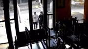 Delincuentes quedaron filmados cuando entraron a robar a un restaurante de la Quinta Sección