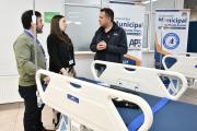 Municipio impulsa renovación de camillas clínicas en Cesfam Mateo Bencur y SAR Damianovic