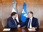 YPF y el gobierno de Río Negro sellaron un acuerdo clave para el desarrollo de Argentina LNG