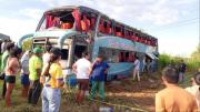 Tragedia: vuelco de bus deja una mujer fallecida y decenas de heridos