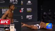 Luchador de la UFC sufre estrepitosa caída tras pesaje en la previa del evento principal