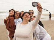 El verano de la cámara digital: por qué volvió a ser la estrella de las vacaciones