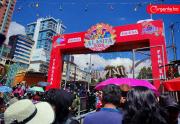 Los paceños reciben la fiesta de Alasita en grandes y pequeñas ferias