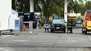 Una mujer policía se atrincheró en una YPF del Acceso Sur y después de 4 horas entregó el arma