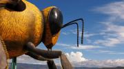 Colombia presenta gigantesca escultura de una abeja, la más grande del mundo