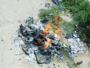 Choferes de El Alto realizan operativo contra el trameaje y queman letreros decomisados