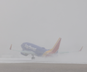 Tormenta en EE.UU. empieza a azotar la red eléctrica y provoca cancelación de vuelos