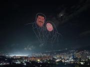Venezolanos critican show de drones para exigir liberación de Maduro
