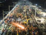En solo 9 horas y con más de 1.000 obreros, China construyó una estación de tren