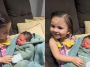 Mamá lo compró: la tierna reacción de una niña al conocer a su hermano que se volvió viral