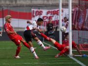 River pidió mano y penal de Campi en el área de Barracas Central, que ya tuvo su primera polémica arbitral en el arranque del año