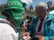 En la Alasita, Arias le pide al Ekeko que el 50/50 se haga realidad