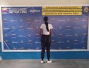 Presa por arrojar agua hirviendo a gemelos